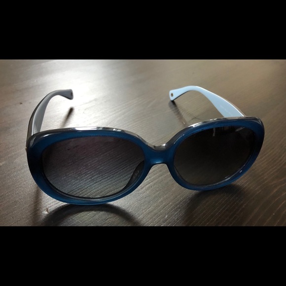 SOLD—COACH Victoria Sunglasses w/ Coach Case - Picture 4 of 8